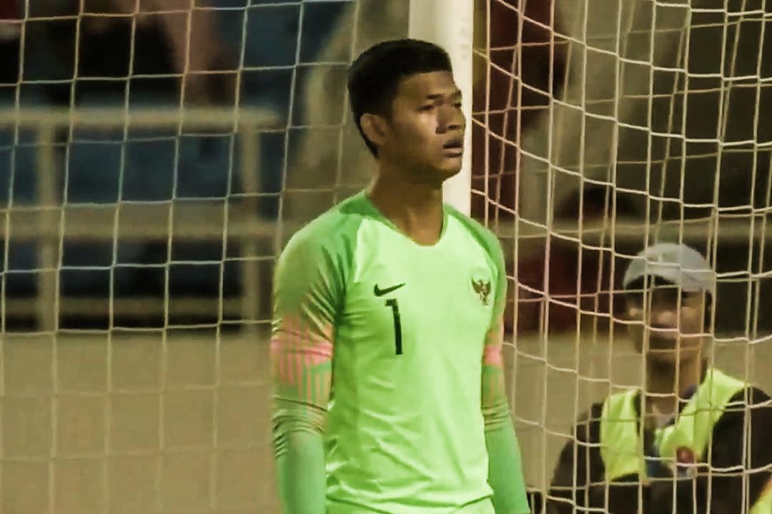 Tinh huong nhan the do hai huoc cua thu mon U23 Indonesia hinh anh