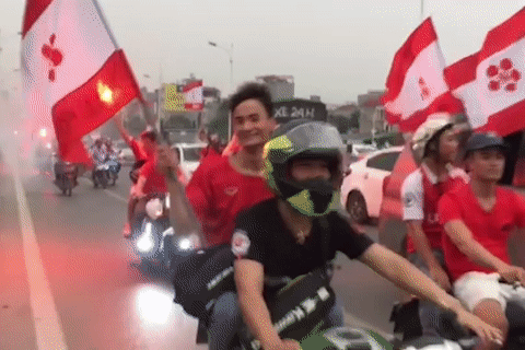 CDV Hai Phong gay nao loan duong pho truoc tran gap CLB Ha Noi hinh anh