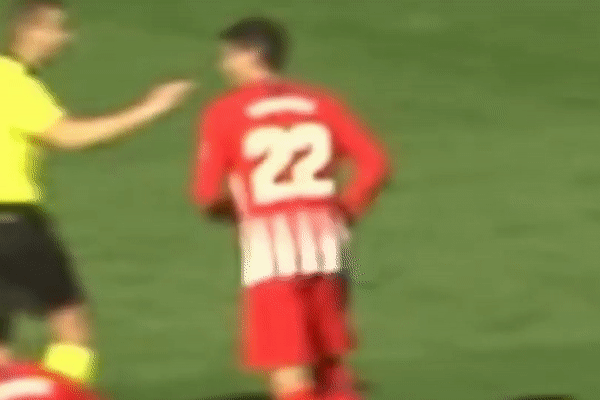 Trong tai bi treo coi 2 tran vi di co Morata hinh anh