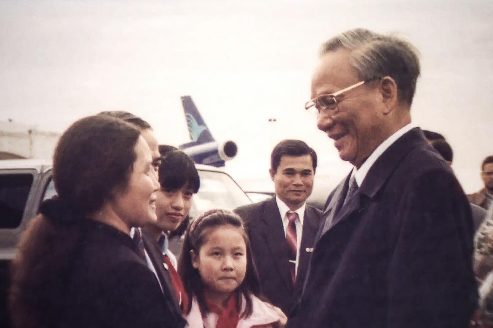 Ky niem dang nho cua dai tuong Le Duc Anh voi nguoi dan que huong hinh anh