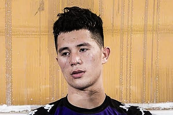 Dinh Trong nhan the do trong tran gap CLB Thanh Hoa hinh anh