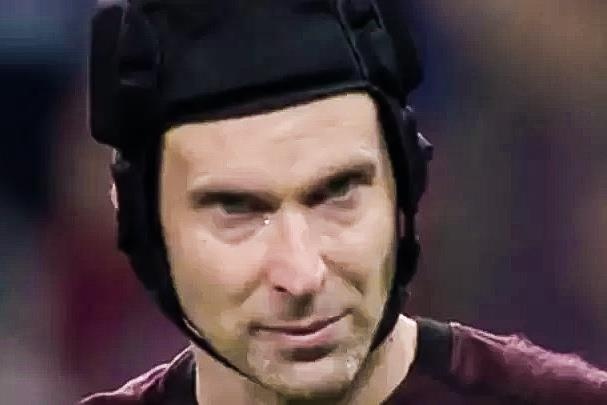 Petr Cech lac giong khi noi ve tran thua Chelsea hinh anh