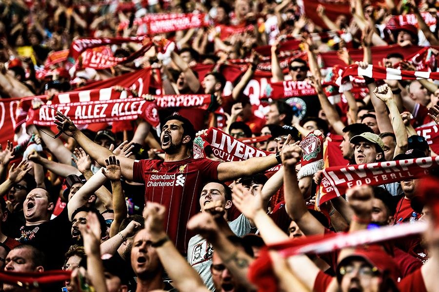 Khoanh khac bien nguoi tai Anh an mung chuc vo dich cua Liverpool hinh anh