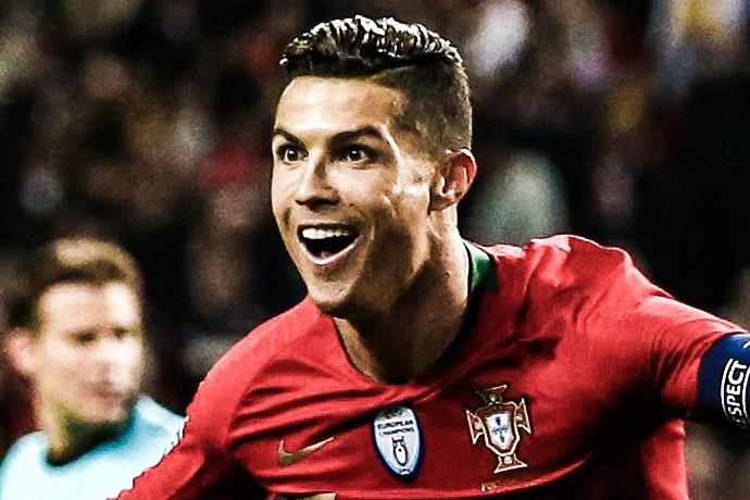 Ronaldo da phat dep mat trong tran ban ket Nations League hinh anh