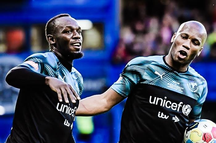 Usain Bolt ghi ban dep mat trong ngay da cap cung Drogba hinh anh