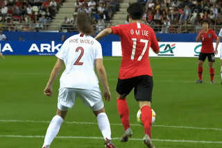 Cu 'xau kim' kien tao bang got cua nu tuyen thu Han Quoc tai World Cup hinh anh