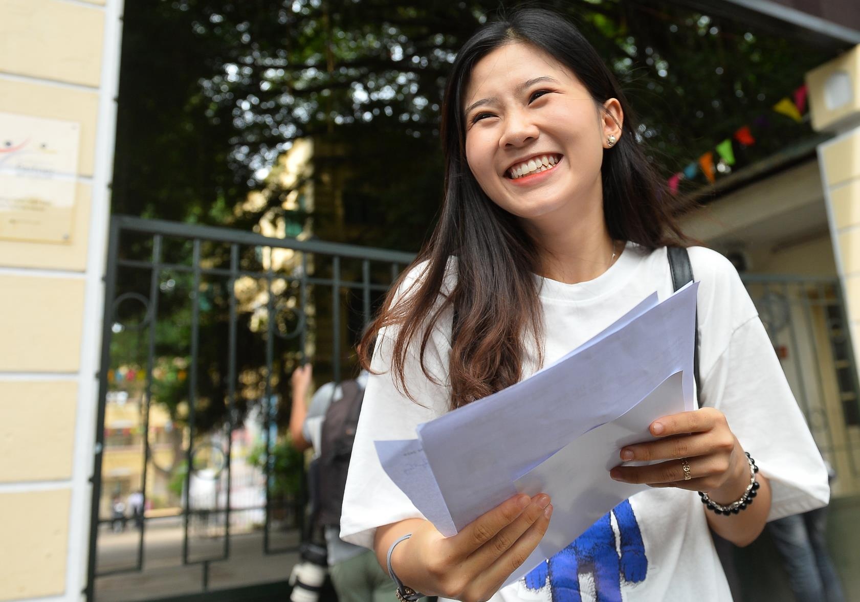 Thi sinh khong bat ngo voi de thi Ngu van hinh anh