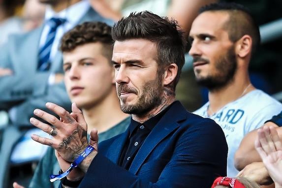 Beckham dung day vo tay sau khi nu tuyen thu Anh sut xa dep mat hinh anh