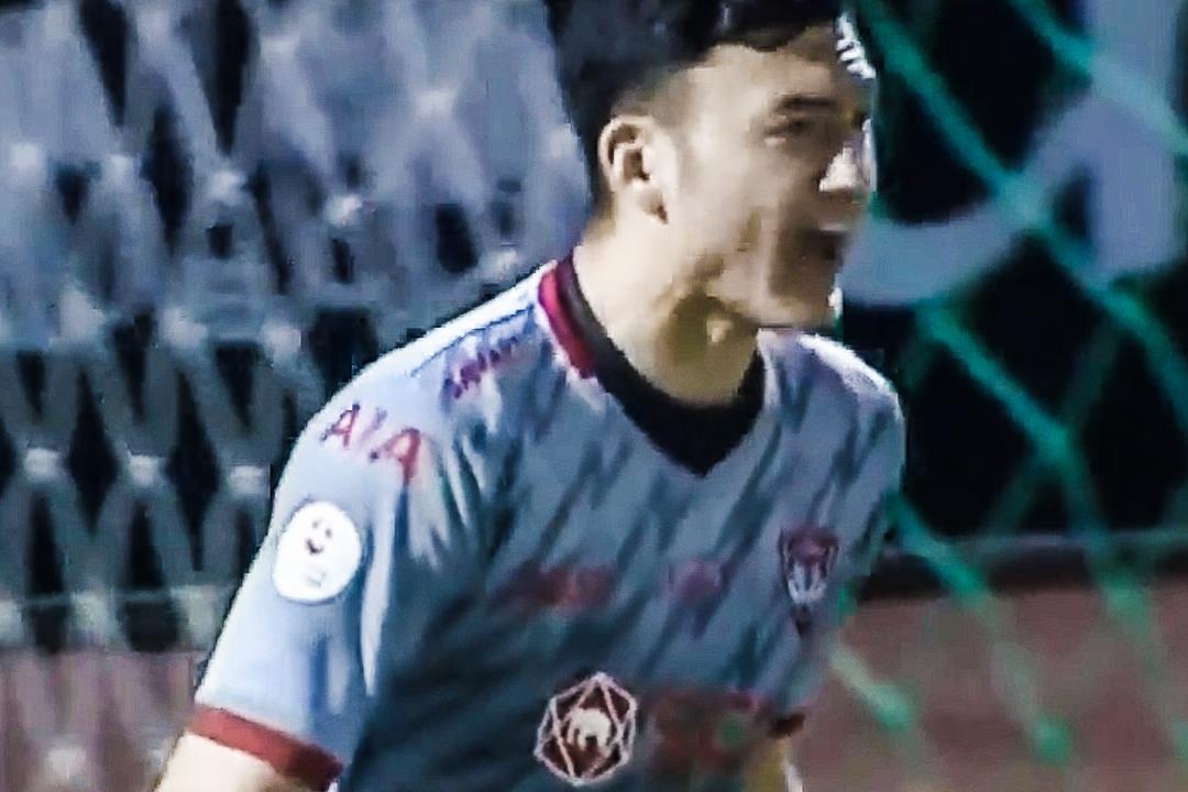 Van Lam lon tieng voi dong doi trong chien thang cua Muangthong United hinh anh