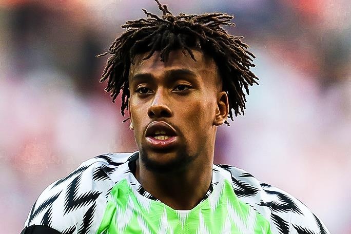 Sao tre Arsenal toa sang dua Nigeria vao tu ket cup chau Phi hinh anh