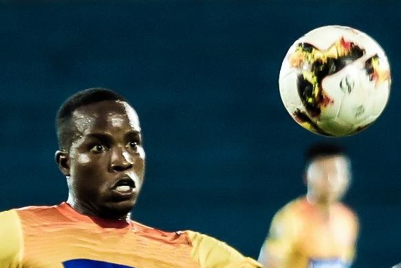 Ngoai binh gop phan giup CLB Thanh Hoa nguoc dong thang Khanh Hoa 3-1 hinh anh