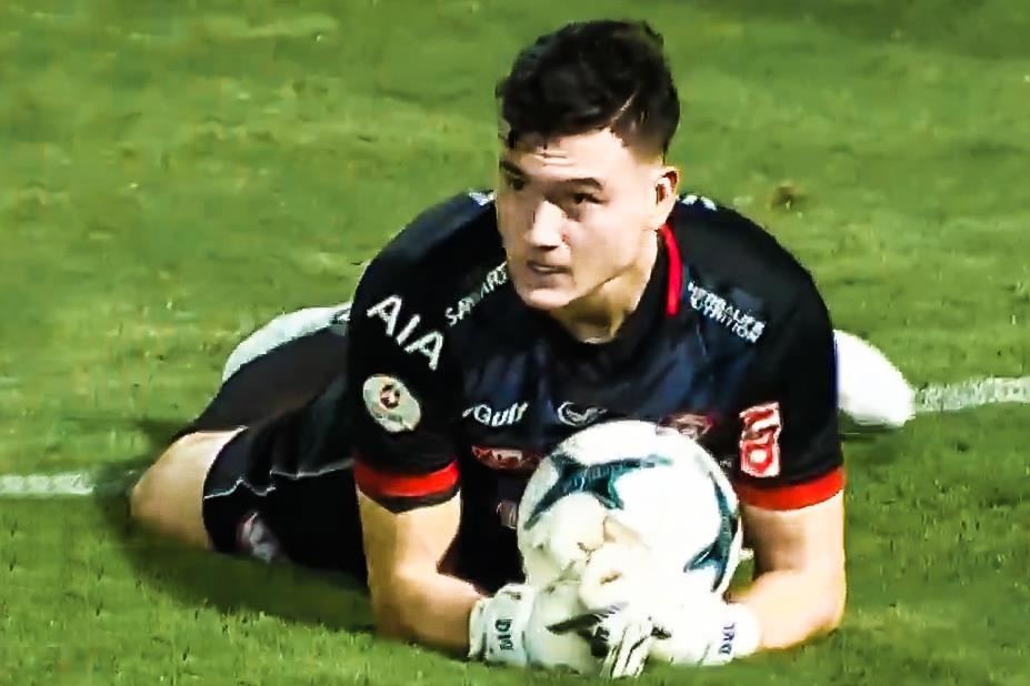 Van Lam an mung tran thang thu 3 lien tiep cua Muangthong hinh anh