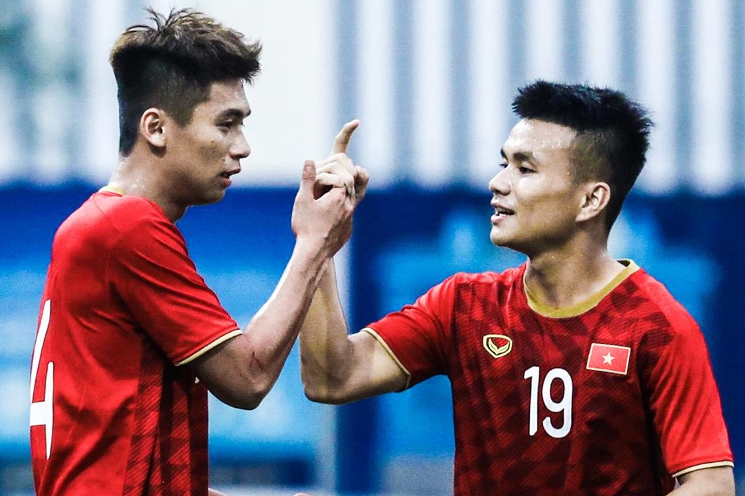 Cu danh dau tung luoi U18 Viet Nam cua Viet Cuong hinh anh