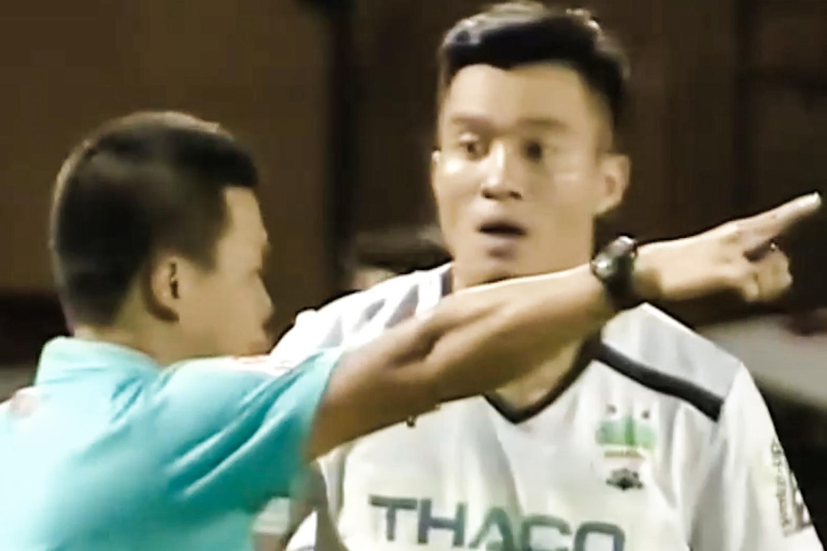 Hau ve HAGL pha bong hut trong ban thua gay tranh cai hinh anh