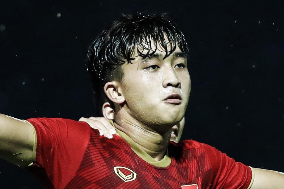 Danh Trung sut phat tung luoi doi Kitchee hinh anh