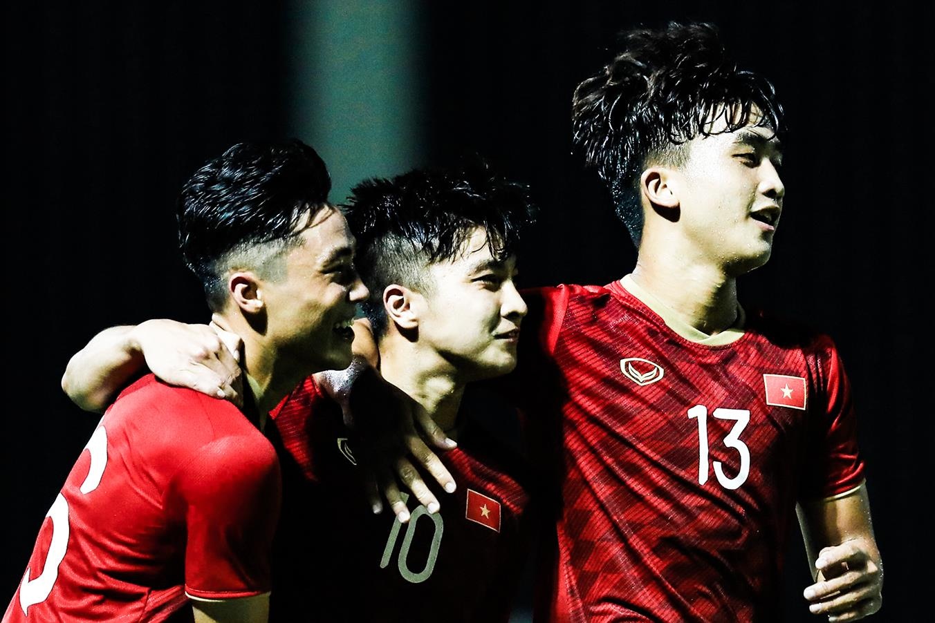 Martin Lo noi bat trong tran thang Kitchee 2-0 hinh anh