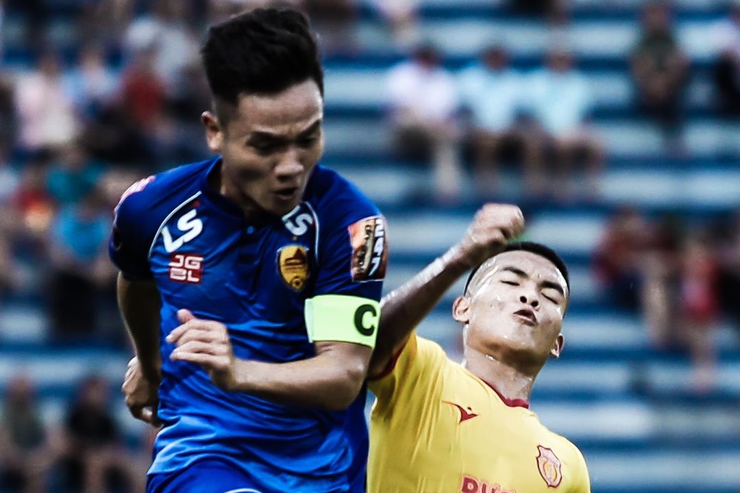 CLB Nam Dinh thua doi Quang Nam o phut bu gio hinh anh