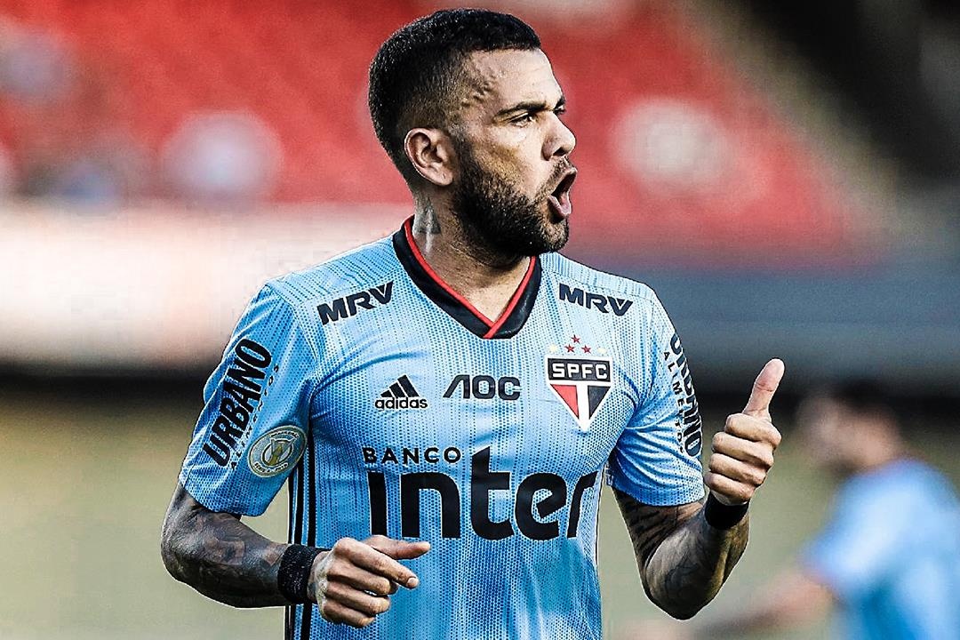 Dani Alves ghi ban trong tran ra mat Sao Paulo hinh anh