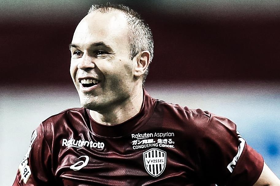 Iniesta volley chuyen bong tu san nha hinh anh