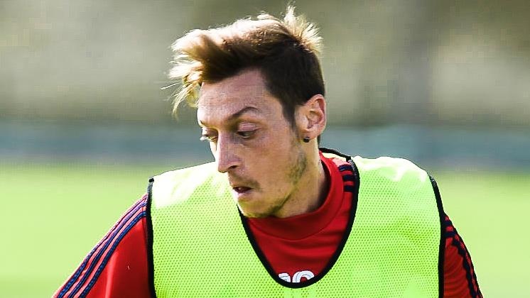 HLV Arsenal noi ve kha nang ra san cua Oezil hinh anh