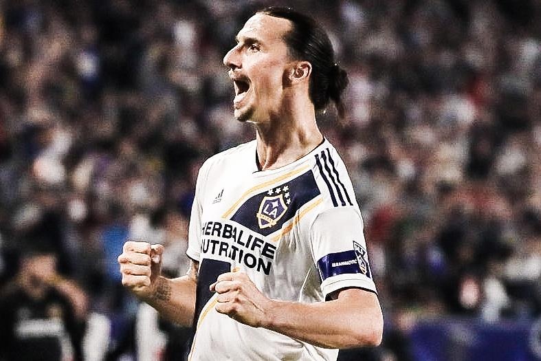 Ibrahimovic re bong qua thu mon de ghi ban hinh anh