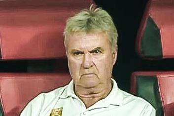 HLV Hiddink cau co voi cau thu U22 Trung Quoc hinh anh