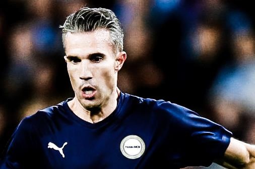 Van Persie toa sang trong ngay ton vinh Kompany hinh anh