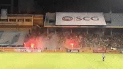 Phao sang bay ngang san Hang Day hinh anh