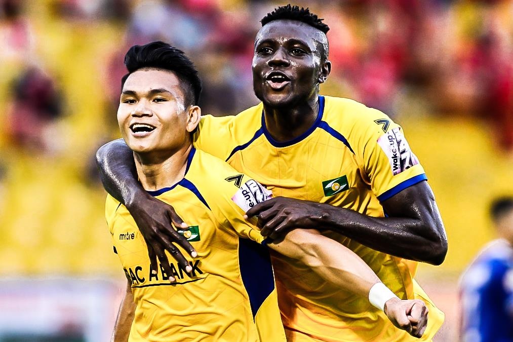 CLB Binh Duong thua SLNA 1-5 trong ngay vang Anh Duc hinh anh