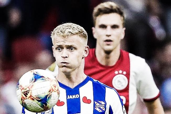 Doi moi cua Van Hau thua dam truoc Ajax hinh anh