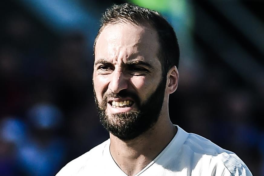 Higuain nong nay, da tro ly HLV trong buoi tap cua Juventus hinh anh
