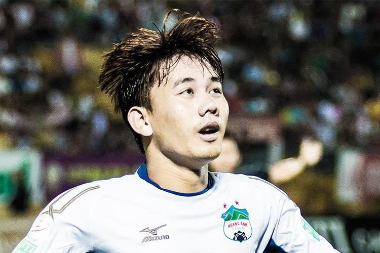 Hat-trick cua Minh Vuong truoc CLB Hai Phong hinh anh