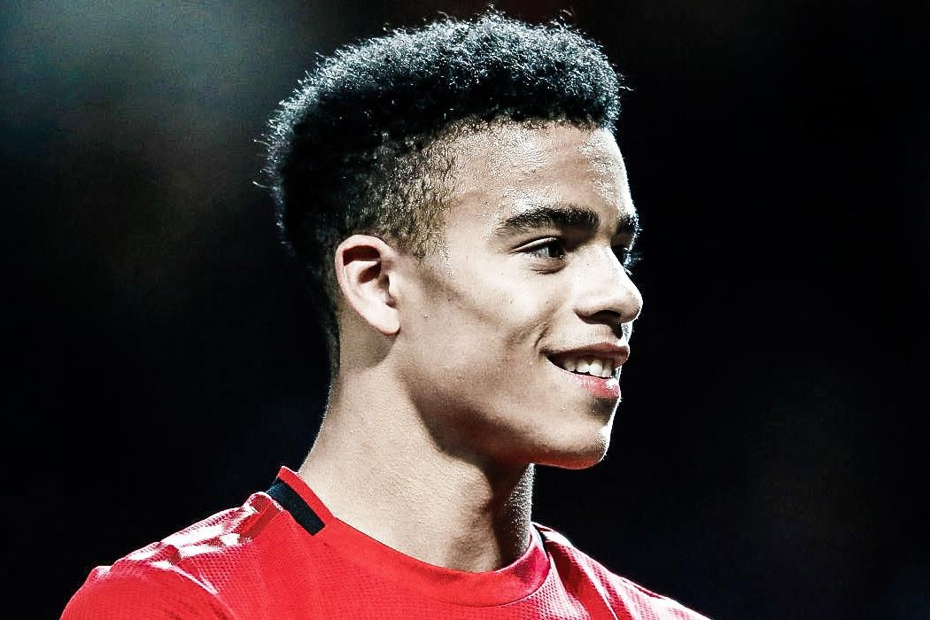 Tien dao 17 tuoi nhan tin vui sau man giai cuu MU hinh anh