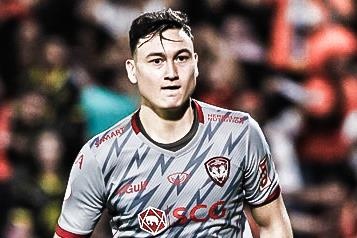 Dang Van Lam can pha phat den trong tran Muangthong thang 3-2 hinh anh