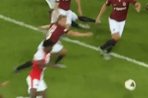 Cau thu khien doi nha chiu ban thua bang mong hinh anh