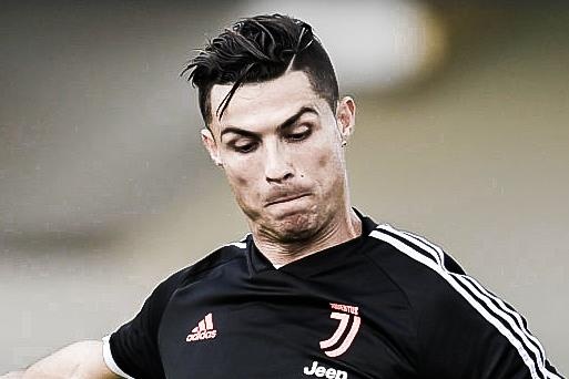 Ronaldo pho dien ky thuat volley dang cap hinh anh