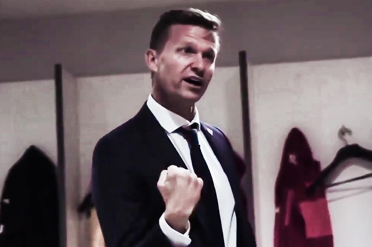 Man truyen lua gay sot cua HLV Salzburg trong tran gap Liverpool hinh anh