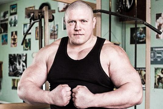 Vo si 46 tuoi nguoi Nga gay sot khi vat nga gau hinh anh