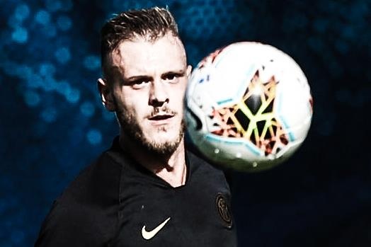 Hau ve Inter Milan ghi ban tu giua san hinh anh