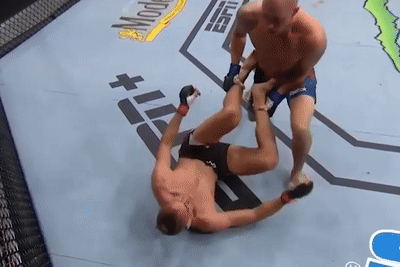 Cu ra don bang got chan cua vo si MMA ha do van doi thu hinh anh