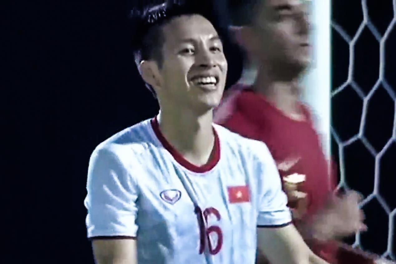 Hung Dung bo lo co hoi tren cham 11 truoc Indonesia hinh anh