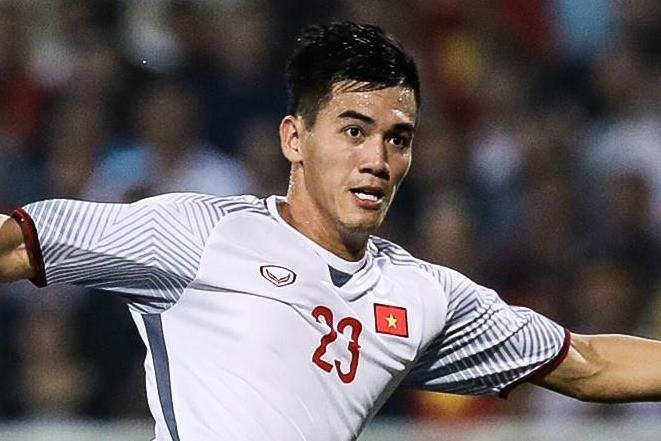 Tien Linh dat long tung luoi Trung Quoc o phut 90 hinh anh