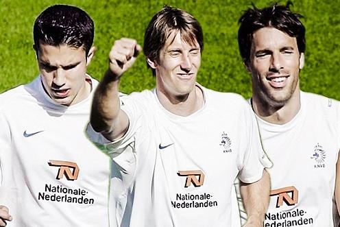 Dan huyen thoai Ha Lan choi chuyen bong bang dau hinh anh