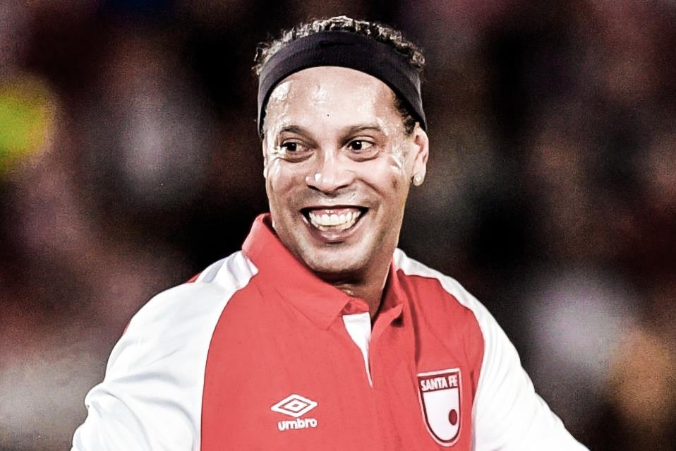 Ronaldinho tai hien pha kien tao ky thuat o tuoi 39 hinh anh