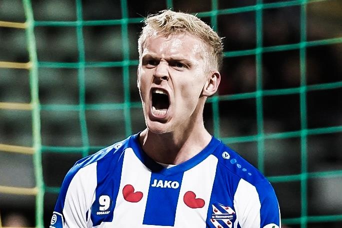 Highlights AZ 2-4 Heerenveen: Doi cua Van Hau gay bat ngo hinh anh