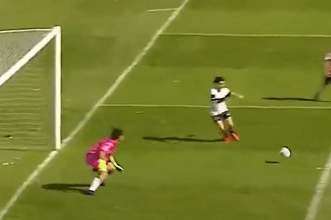 Cau thu nu bao hai doi nha hinh anh