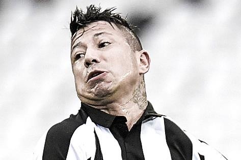 Dang an va, cau thu voi bat day de phan cong hinh anh