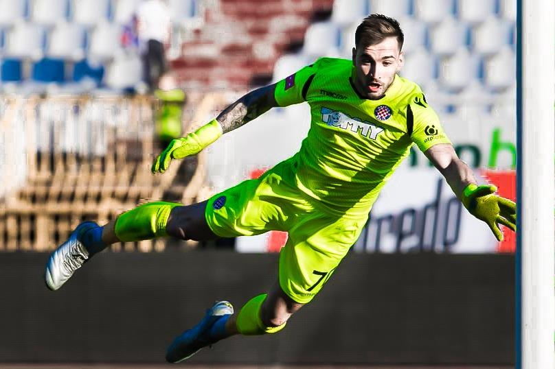 Doi chu nha ghi ban trong luc doi thu an mung hut hinh anh