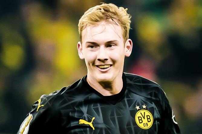 Sao tre lap cu dup giup Dortmund thang nguoc 2-1 hinh anh