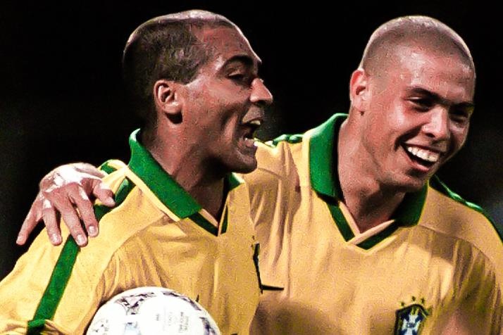 Ronaldo tung bi bat danh giay cho Romario o tuyen Brazil hinh anh